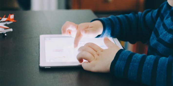 Entenda os benefícios e desafios do tema Tecnologia para Crianças